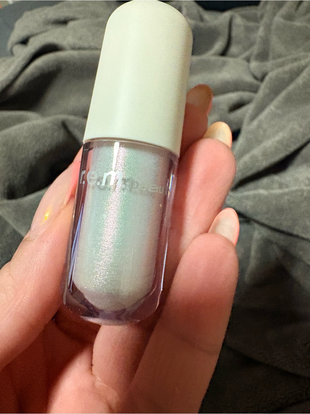 R.e.m. Beauty Starlet Liquid Eyeshadow in ‘Labcoat’